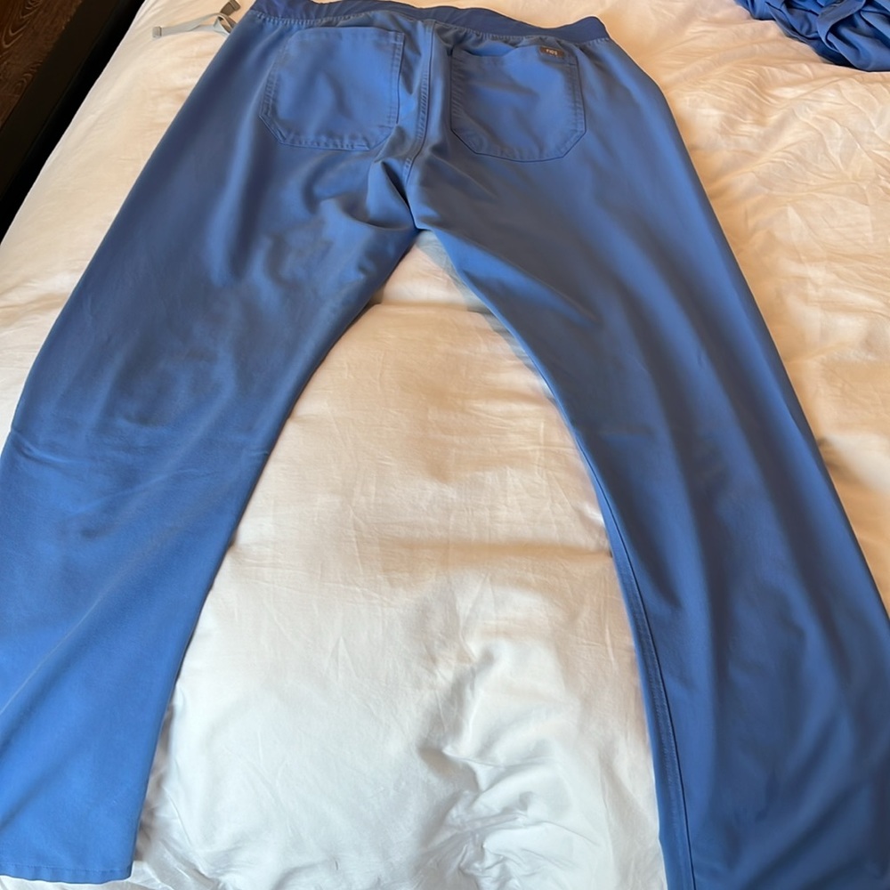 Figs Livingston tall scrub pants- Ceil Blue - Picture 3 of 6